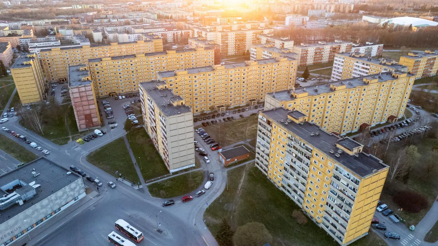 Annelinna tagumises otsas on enamik kortermaju praegu veel renoveerimata. Kolmest neist saab aga mõne aasta pärast projekti Open Lab toel liginullenergiahoone. See hõlmab ka majade katustele päikeseparkide rajamist.