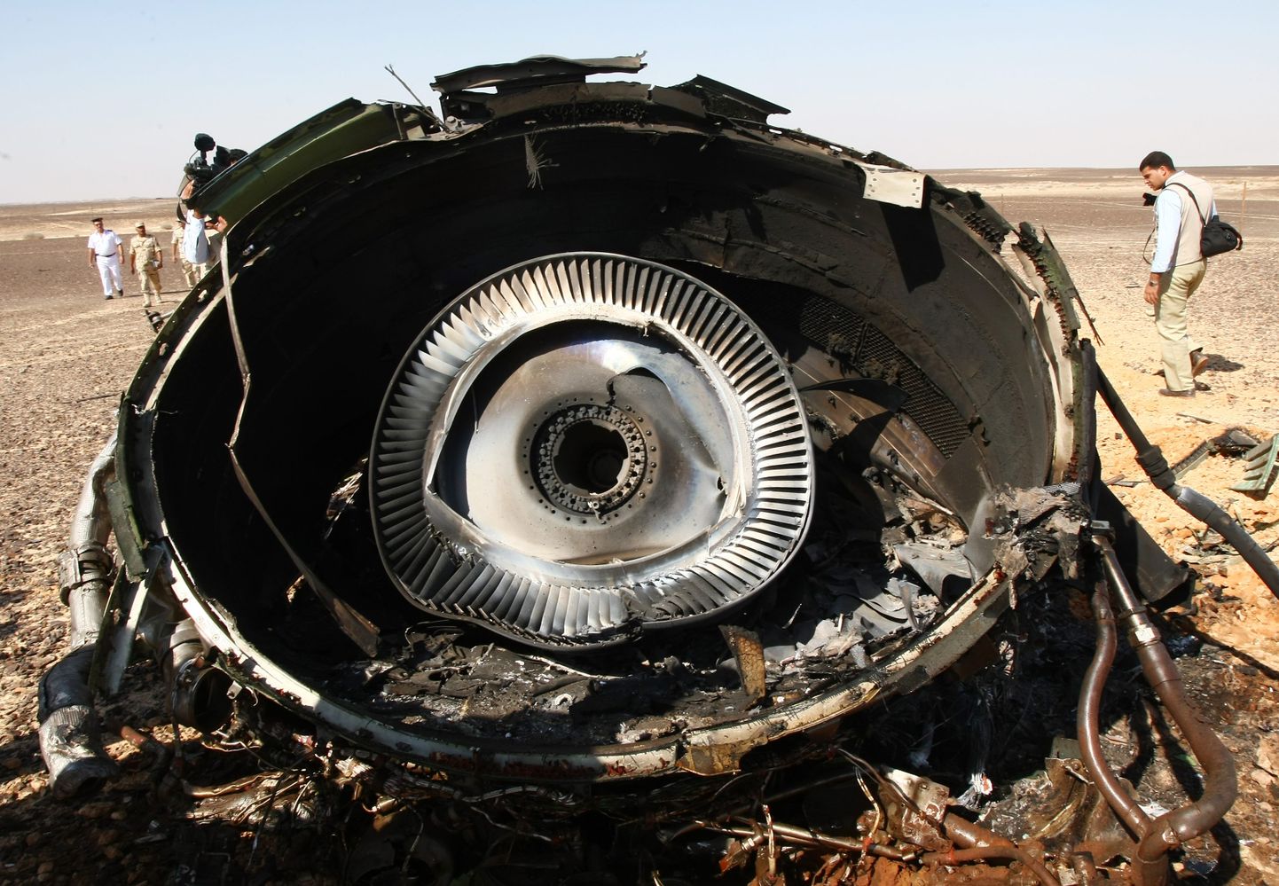 Двигатель самолета, разбившегося в Египте в 2015 году.