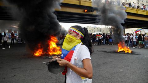 ÜLEVAADE ⟩ Venezuelalased astuvad surmaohtu trotsides vastu Maduro võimukrahmamisele