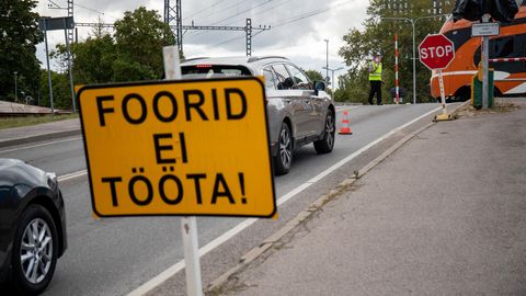 Tallinnas muutuvad fooririketest ja katkistest liiklusmärkidest teatamise kontaktid