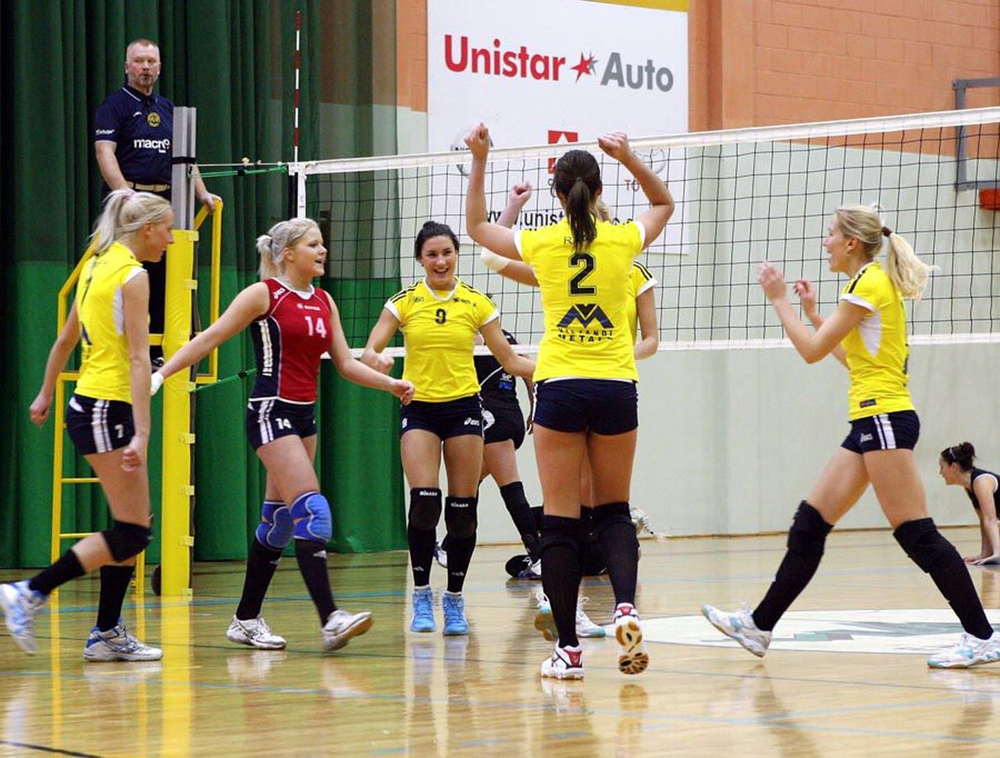 Eesti Salestari võrkpalliliiga põhiturniiri võitnud Viljandi Metalli naiskond alustab Balti riikide kuue tugevama võistkonna osavõtul peetavat finaalturniiri homme poolfinaalmänguga.