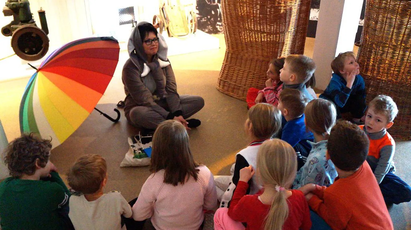 Pillerpalli koolieelikud avastasid lasteprogrammi järgi kohalikku muuseumi.