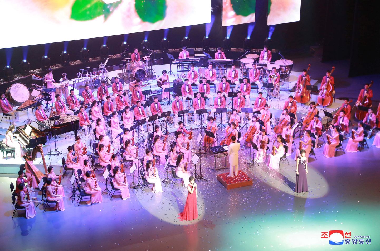 Põhja-Korea orkester Soulis esinemas.