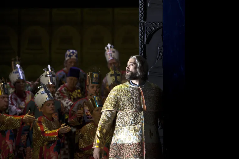 Ain Anger Modest Mussorgski ooperi «Boriss Godunov» nimiosas Berliini Deutsche Operis.
