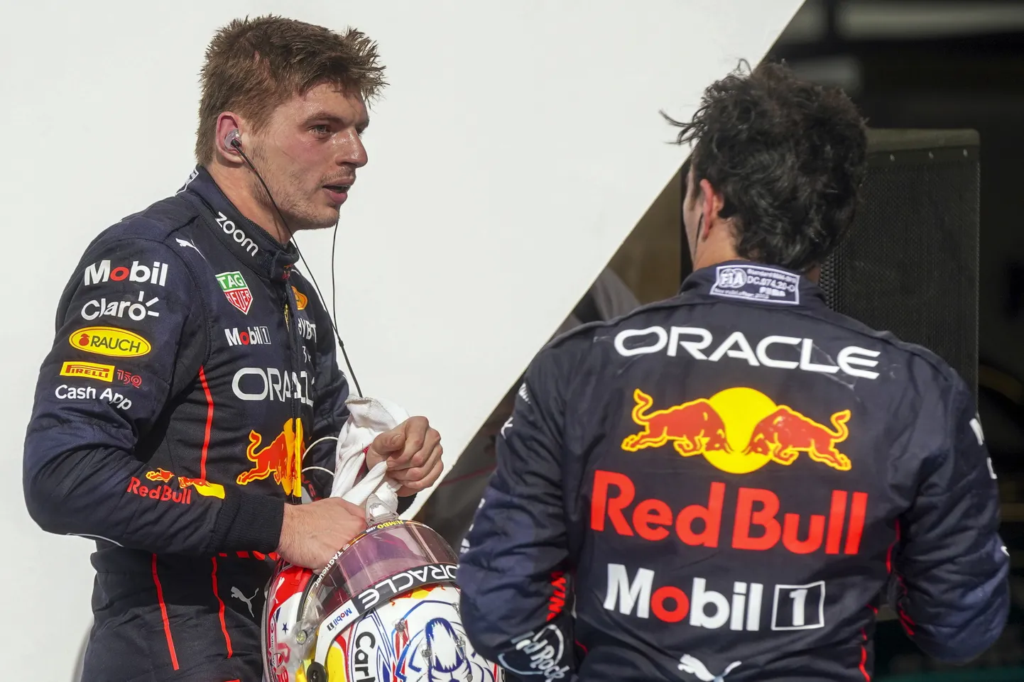 Max Verstappen (vasakul) ja Sergio Perez.