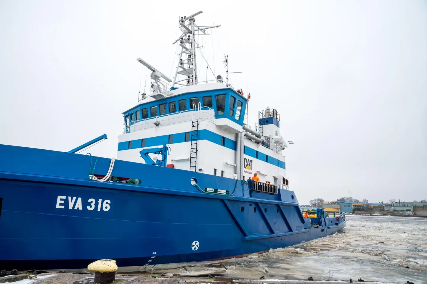 Varasematel aastatel on Pärnu lahe laevateed jääst vaba hoidnud veeteede ameti mitmeotstarbeline laev EVA-316