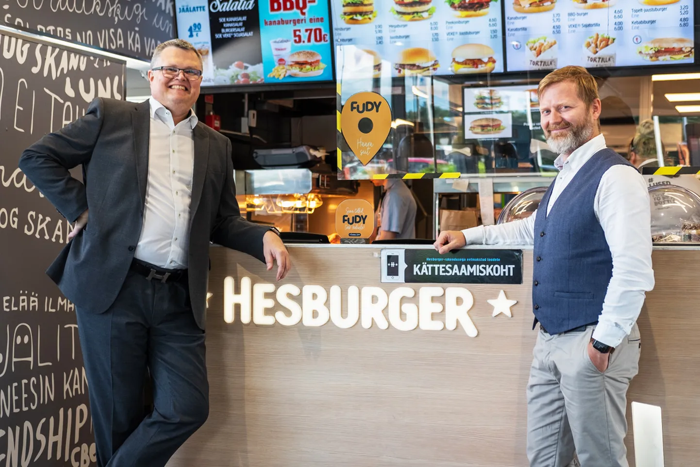 Hesburger alustab Eestis koostööd kullerfirmaga Fudy
