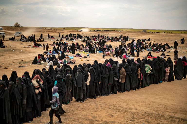 Süüria idaosas asuvast Baghuzist evakueeritud naised ja lapsed
