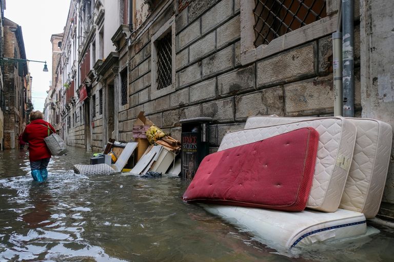 Tulvavesi Veneetsia tänaval