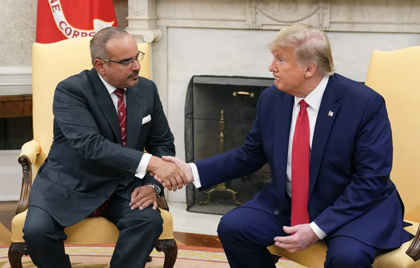 USA president Donald Trump (paremal) võõrustamas esmaspäeval Valges Majas Bahreini kroonprintsi Salman bin Hamad bin Isa al-Khalifat.