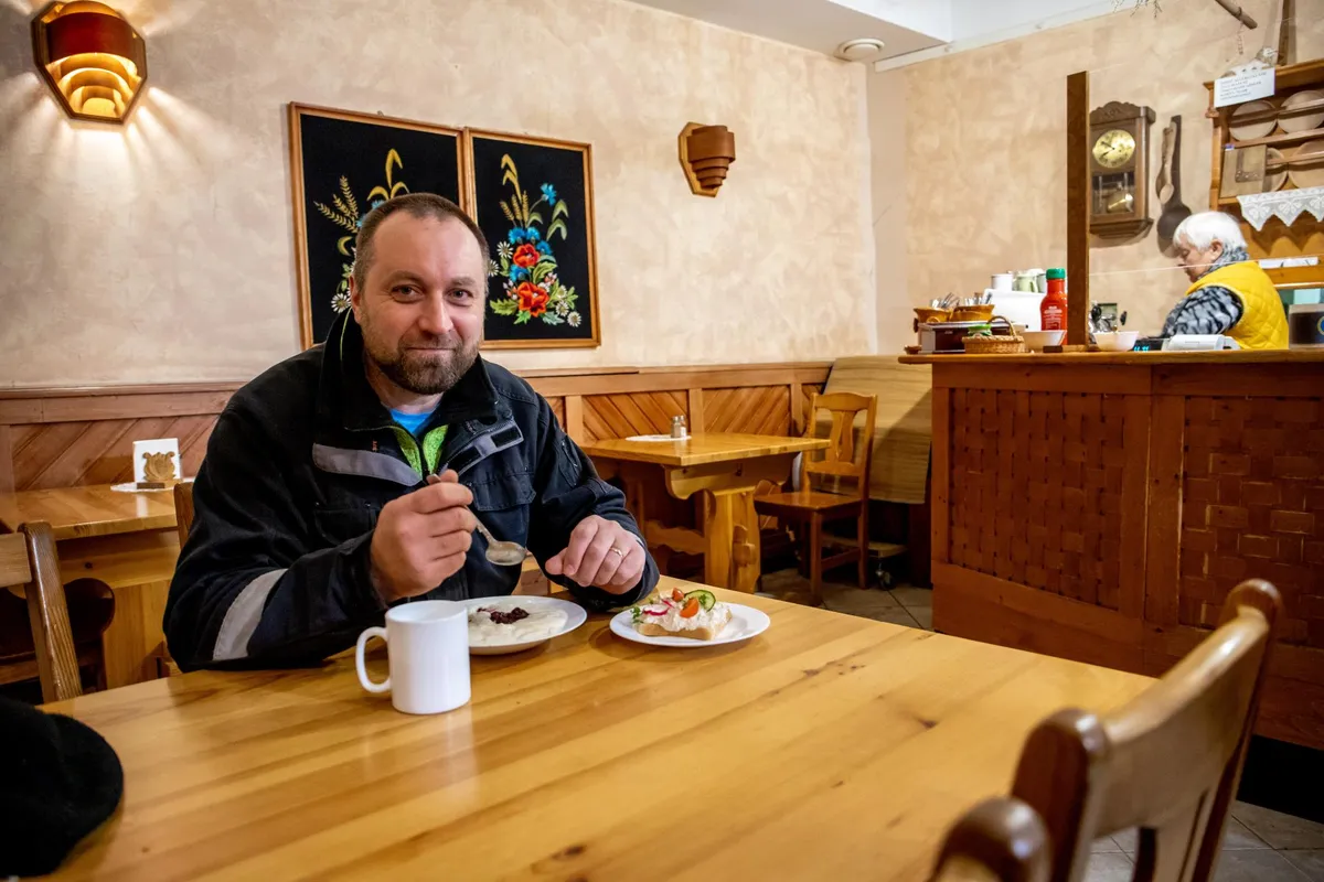 Ни один утренний посетитель не может устоять перед манной кашей.