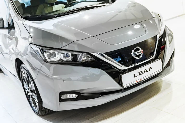 Durvis vēris jaunais Nissan autosalons Skanstes ielā