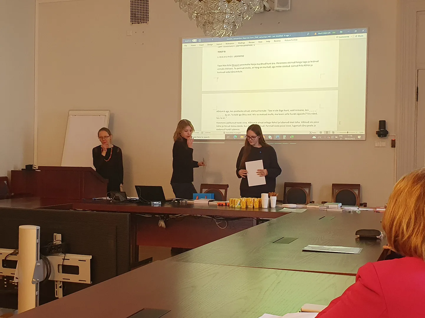 Õpilased 2022/2023. õppeaasta rahvaluule olümpiaadi auhinnatseremoonial.