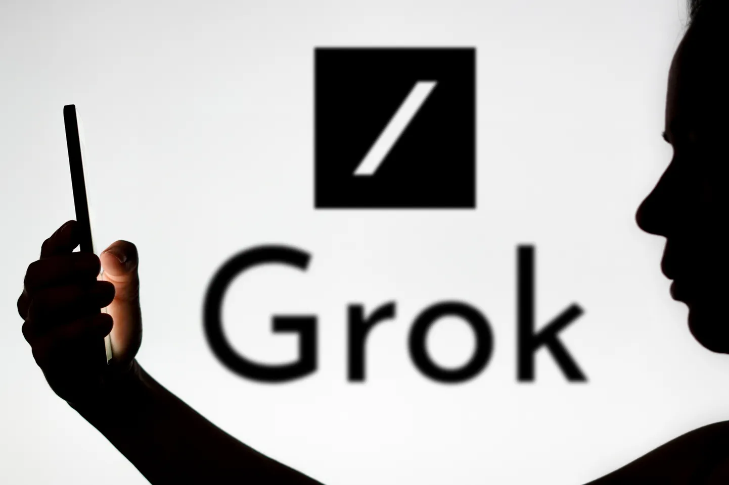 Grok on Elon Muski loodud AI-juturobot, mille pildigeneraator võimaldab luua sisu vähemate piirangutega. See võib põhjustada probleeme valeinfo leviku ja ebaeetiliste kujutiste osas.