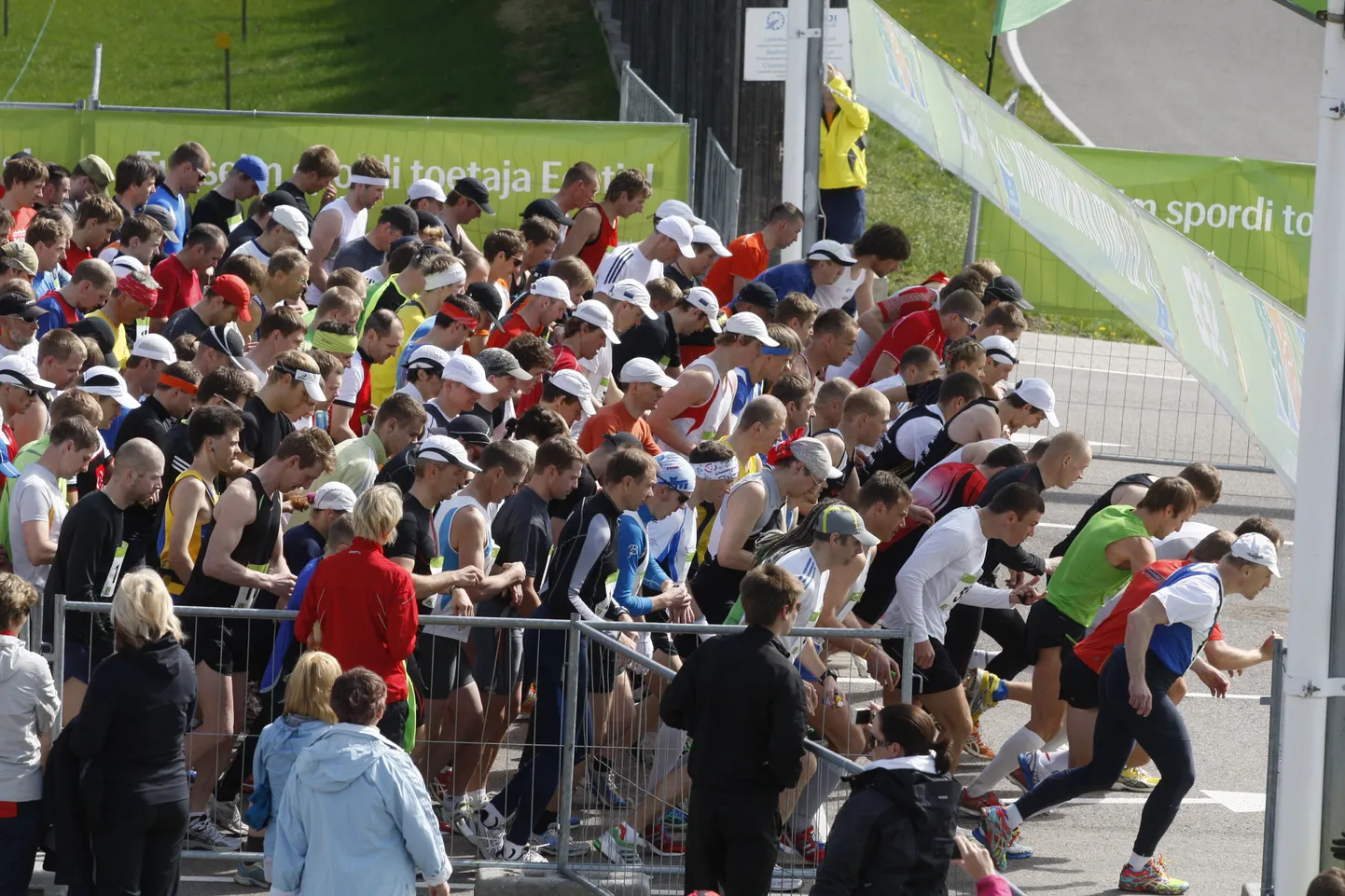 Pühapäeval algab Otepäält 33. Tartu jooksumaraton, kuhu oodatakse tuhandeid jooksjaid ja kepikõndijaid.
