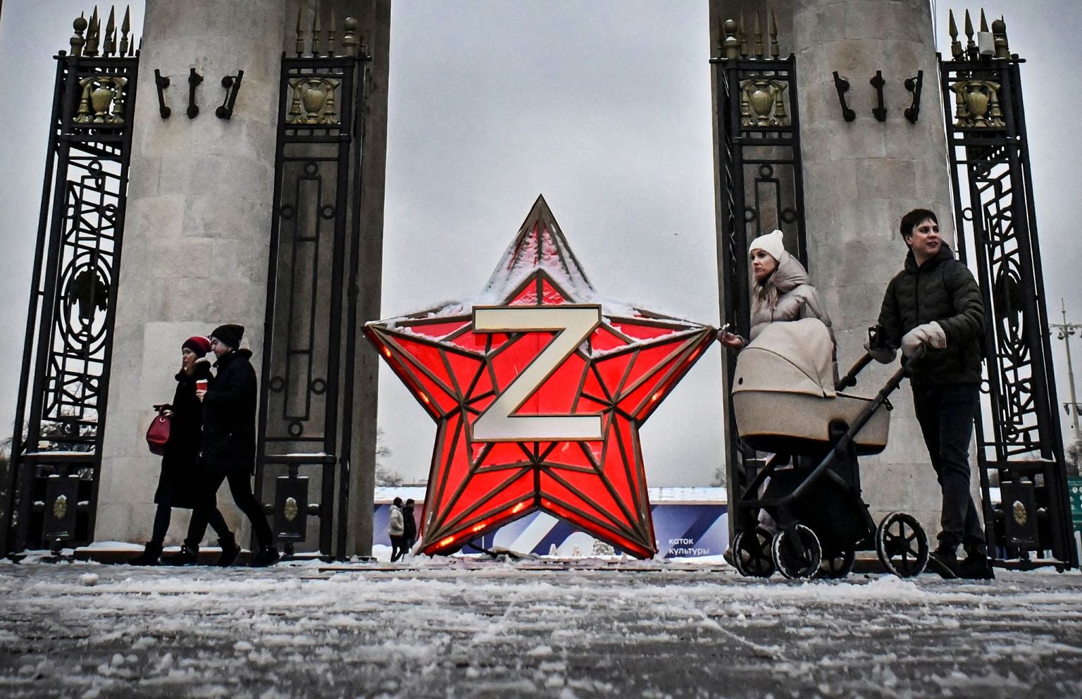 Moskva linnarahvas jalutamas Gorki pargis 29. detsembril 2022.