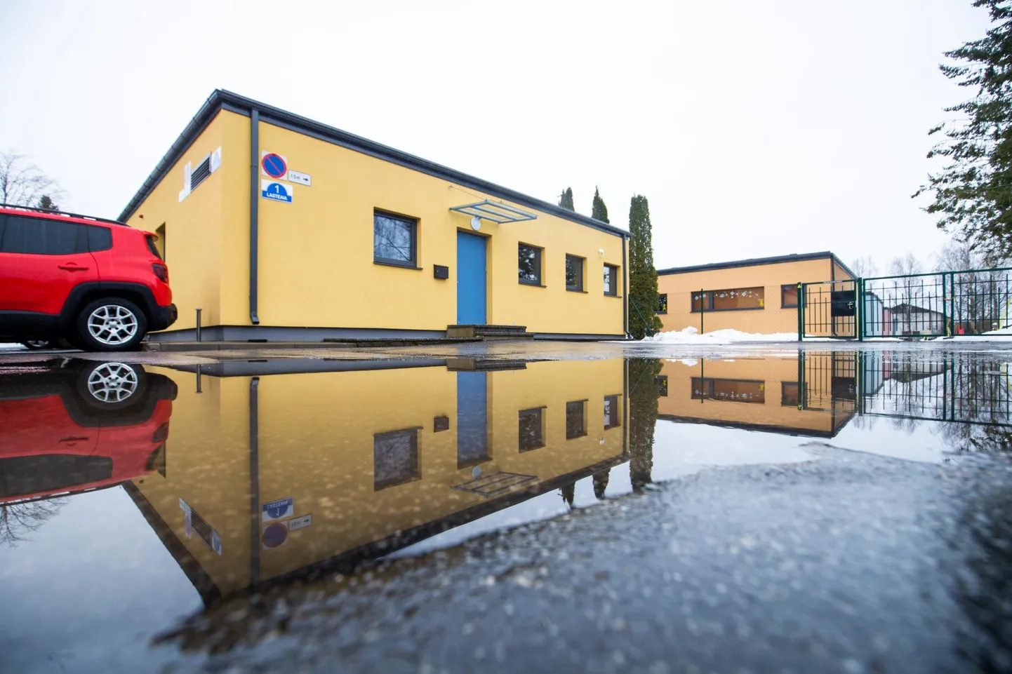 Ülenurme Nurmepesa lasteaias on tekkinud sisepinged, rahul pole töötajad ega ka lapsevanemad. Kambja vallavalitsus on probleemiga kursis, kuid selle esindaja ei pidanud vajalikuks ajalehes asja selgitada.