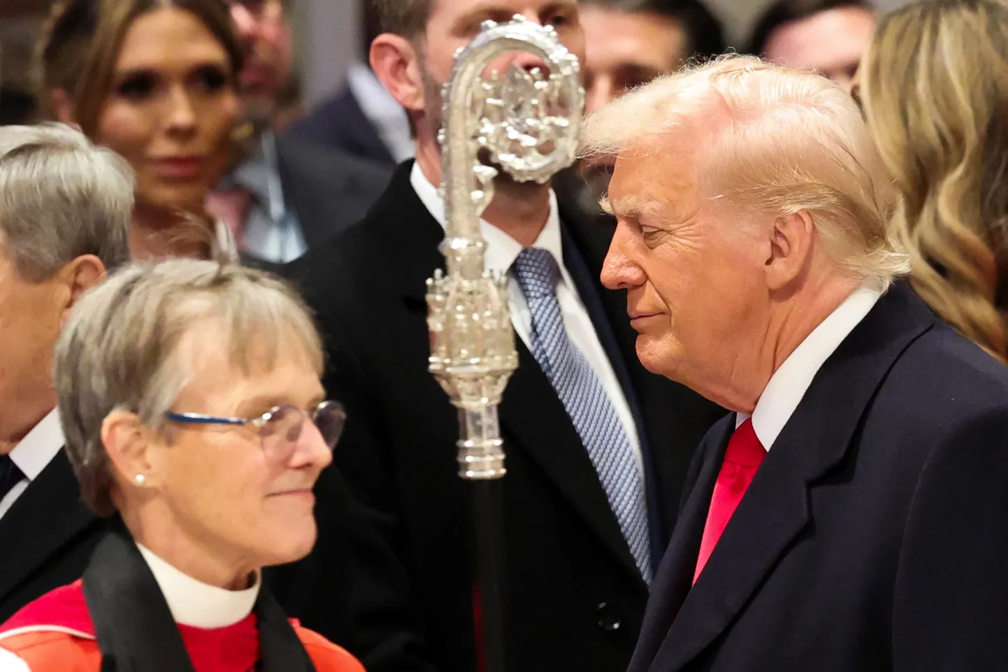 USA president Donald Trump ja piiskop Mariann Edgar Budde.