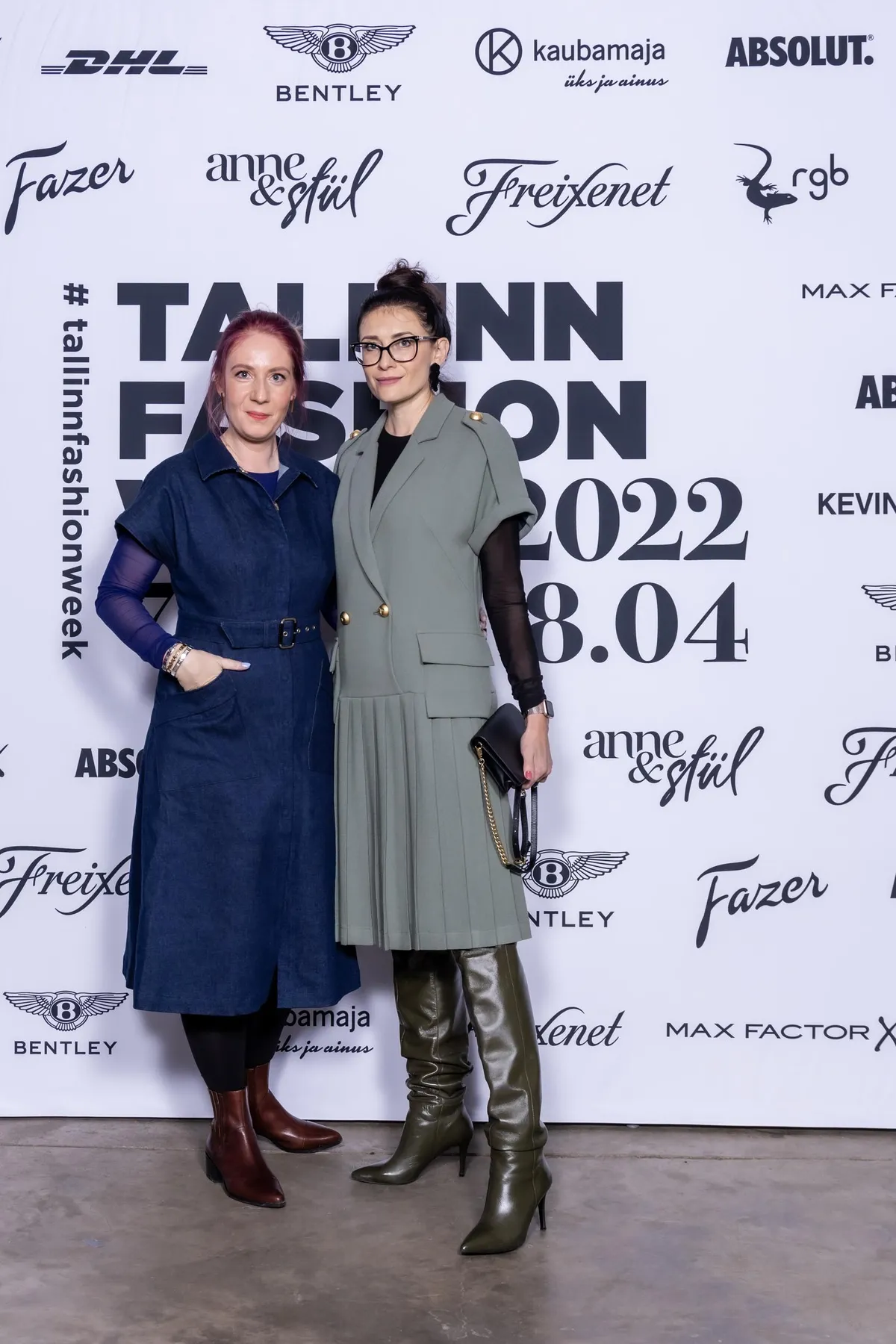 Tiina Talumees ja Anne Rinne. Talumees moestuudio näitas militaarteemat ühes armastusega juba eelmises kollektsioonis. FOTO: