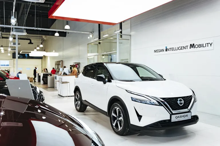 Durvis vēris jaunais Nissan autosalons Skanstes ielā
