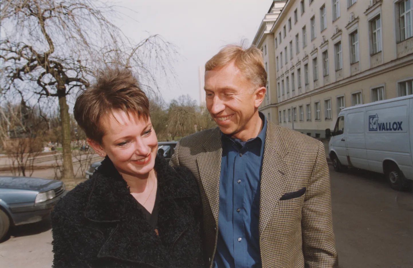 Raivo ja Tatjana Järvi 1999. aastal Estonia teatri taga.