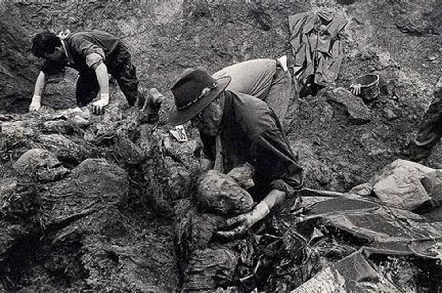 Ühishaua avamine 1997. aastal Srebrenicas.