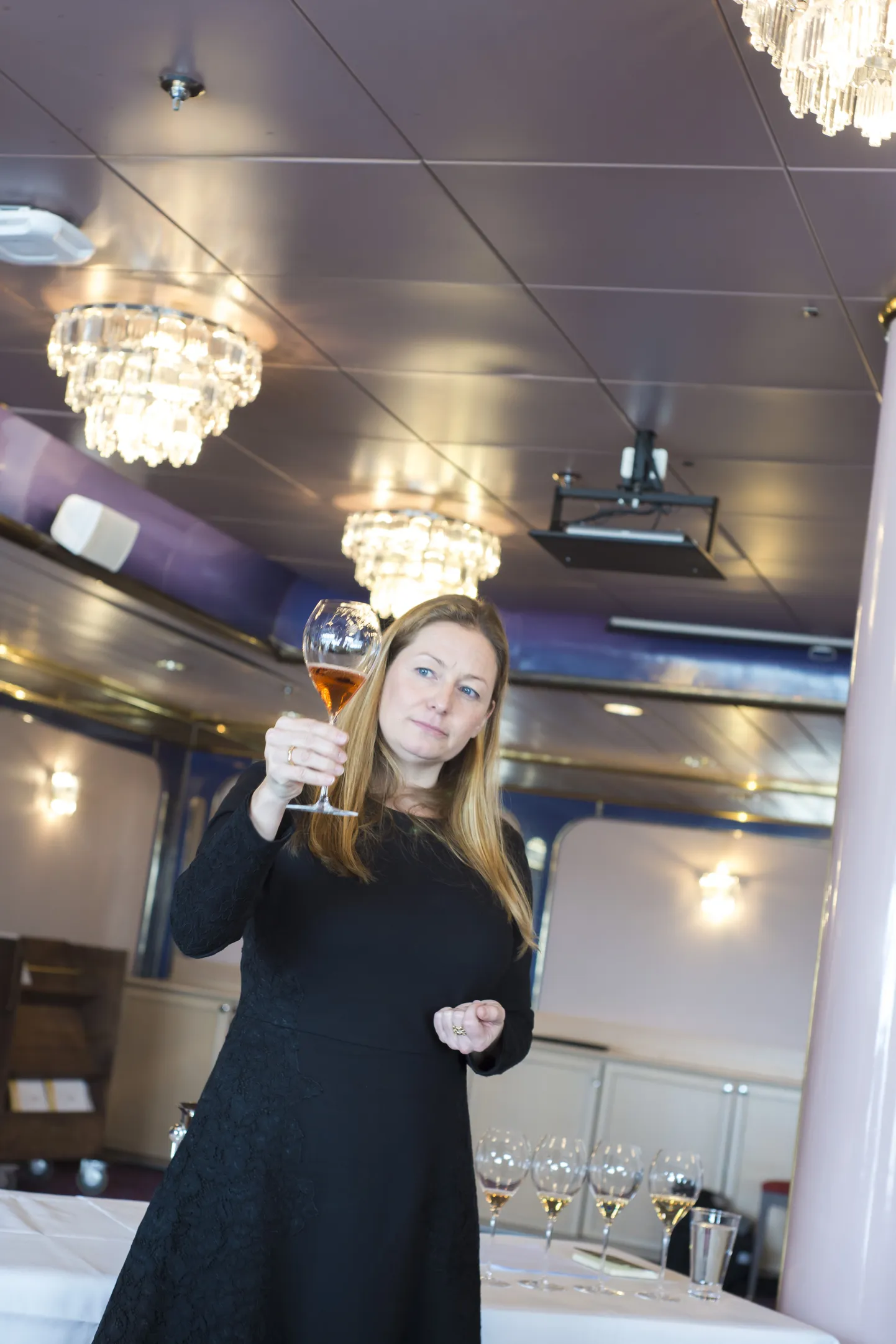 Soome parim šampanjatundja: Essi Avellan valis välja vahuveinid ja šampanjad, mida laevadel pakutakse.