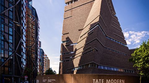 Londoni galeriist alla tõugatud poisi pere: taastumine on raskeks läinud