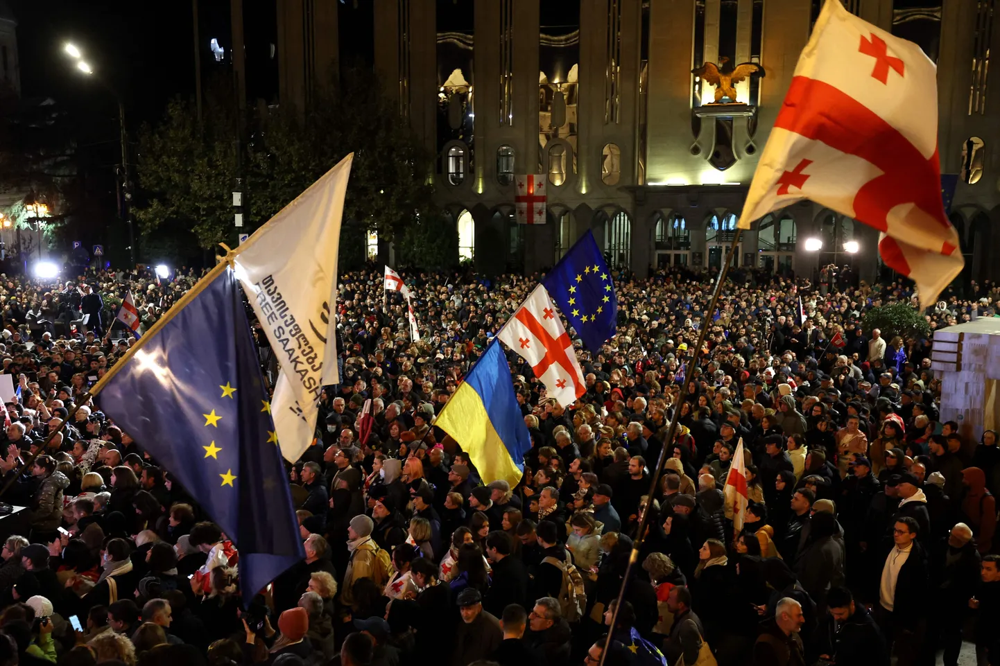 Gruusia opositsiooni meeleavaldus üldvalimiste tulemuste vastu 4. novembril Thbilisis.
