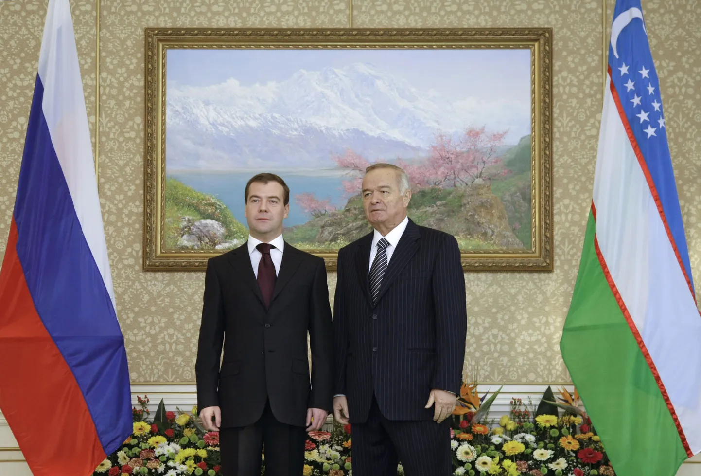 Vene Föderatsiooni president Dmitri Medvedev ja Usbekistani liider Islam Karimov kohtusid Toshkentis.