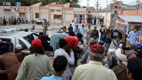 В Пакистане при взрыве погибли 65 человек