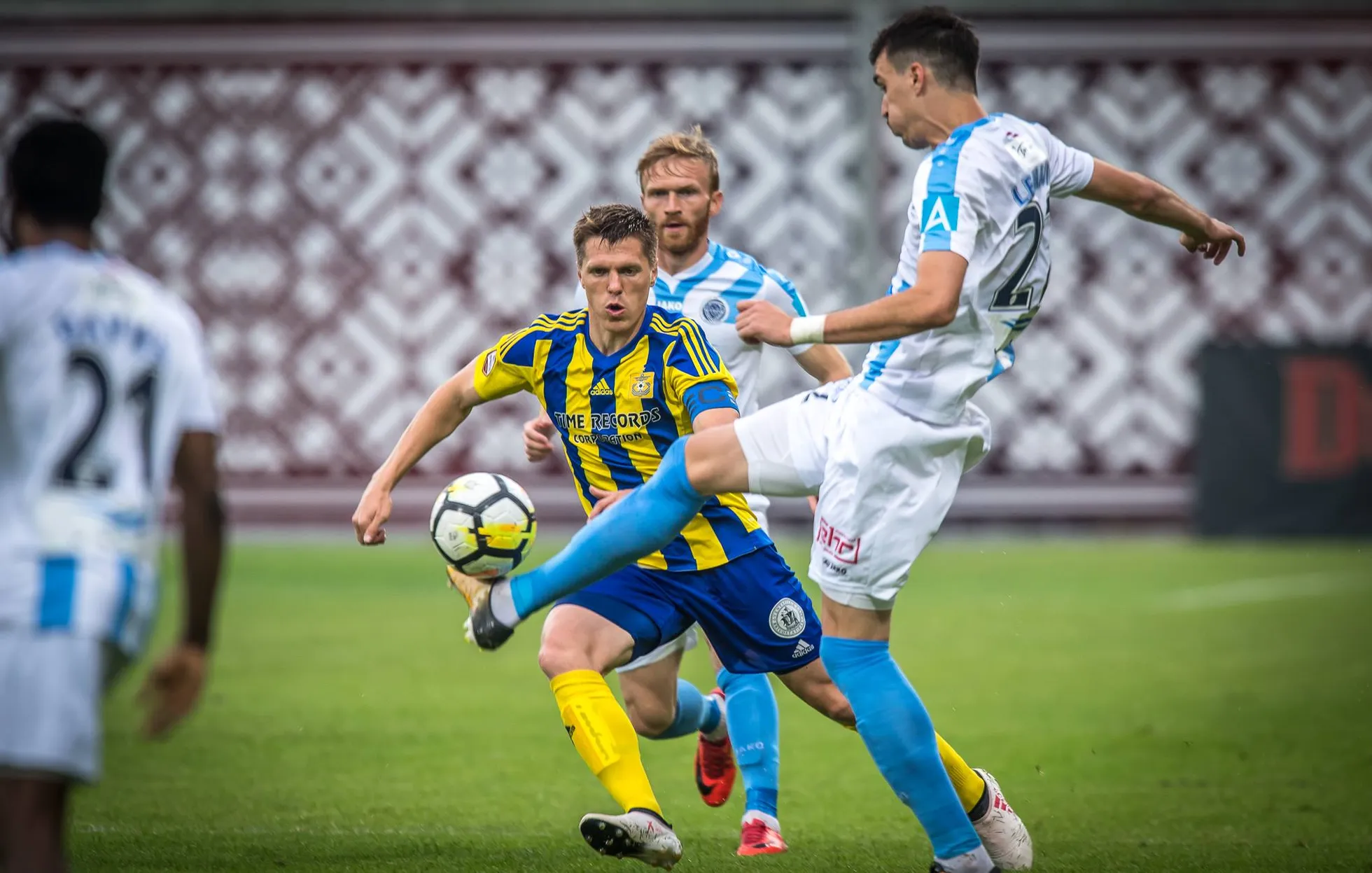 Ритварс Ругинс в составе «Вентспилса» против своей нынешней команды Riga FC