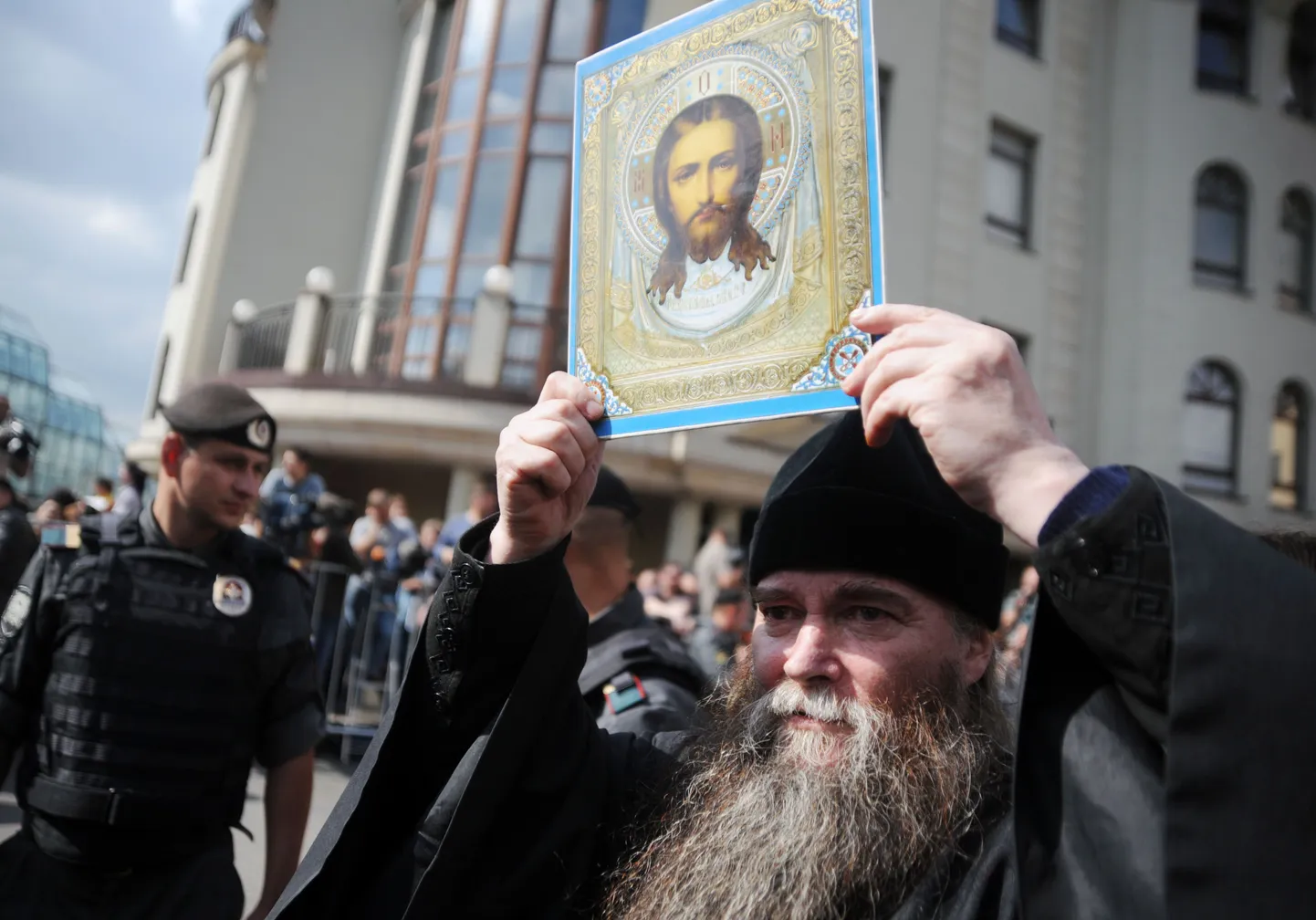 Верующие устроят православные рейды в ночь Хеллоуина.