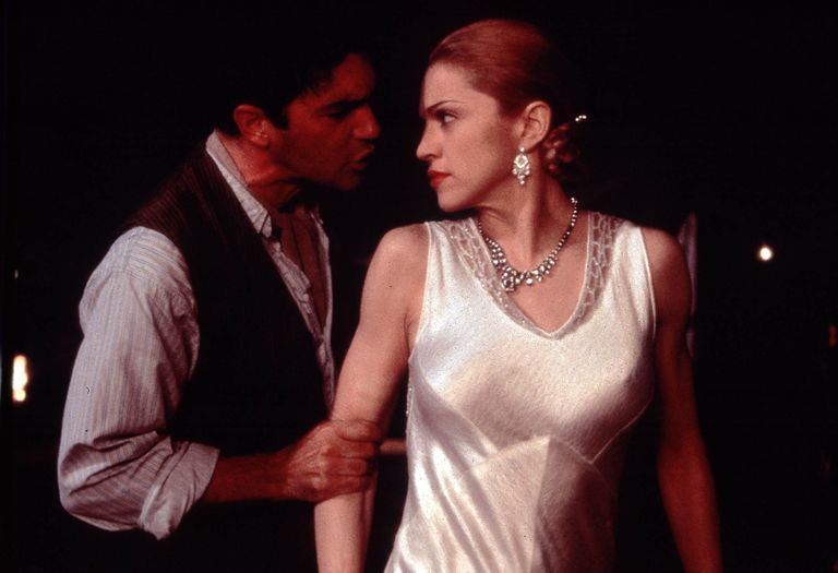 Alan Parkeri filmograafia hulka kuulub ka 1996. aasta muusikal «Evita», kus Antonia Banderase (vasakul) ekraanipartnerit ja nimitegelast kehastas Madonna.