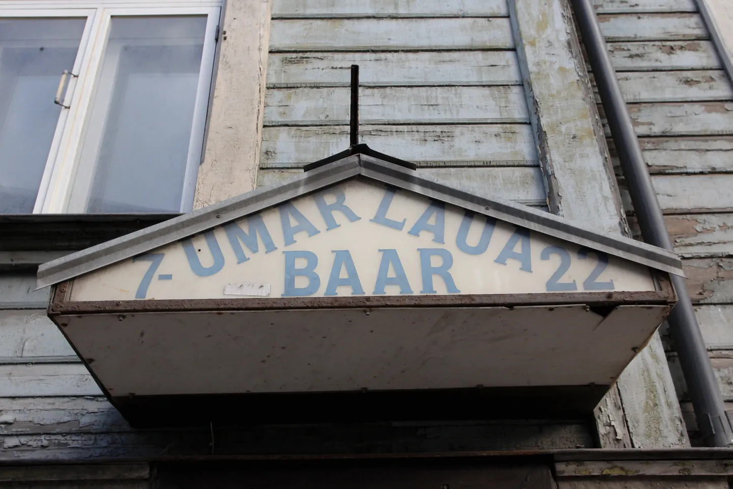 Ümarlaua baar Narva maanteel