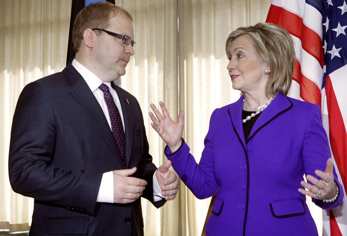 Urmas Paet 2010. aastal USA riigisekretäri Hillary Clintoniga kohtumas.