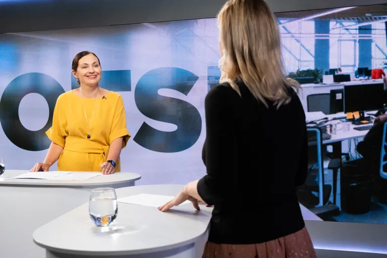 Terviseameti peadirektor Birgit Lao saates Otse Postimehest. Saatejuht Nele Kullerkupp.