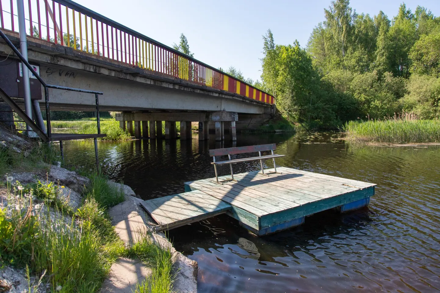2021. aastal võitis Viljandi valla kaasava eelarve hääletuse Tänassilma jõe äärse Surva silla ujumiskoha renoveerimise idee.