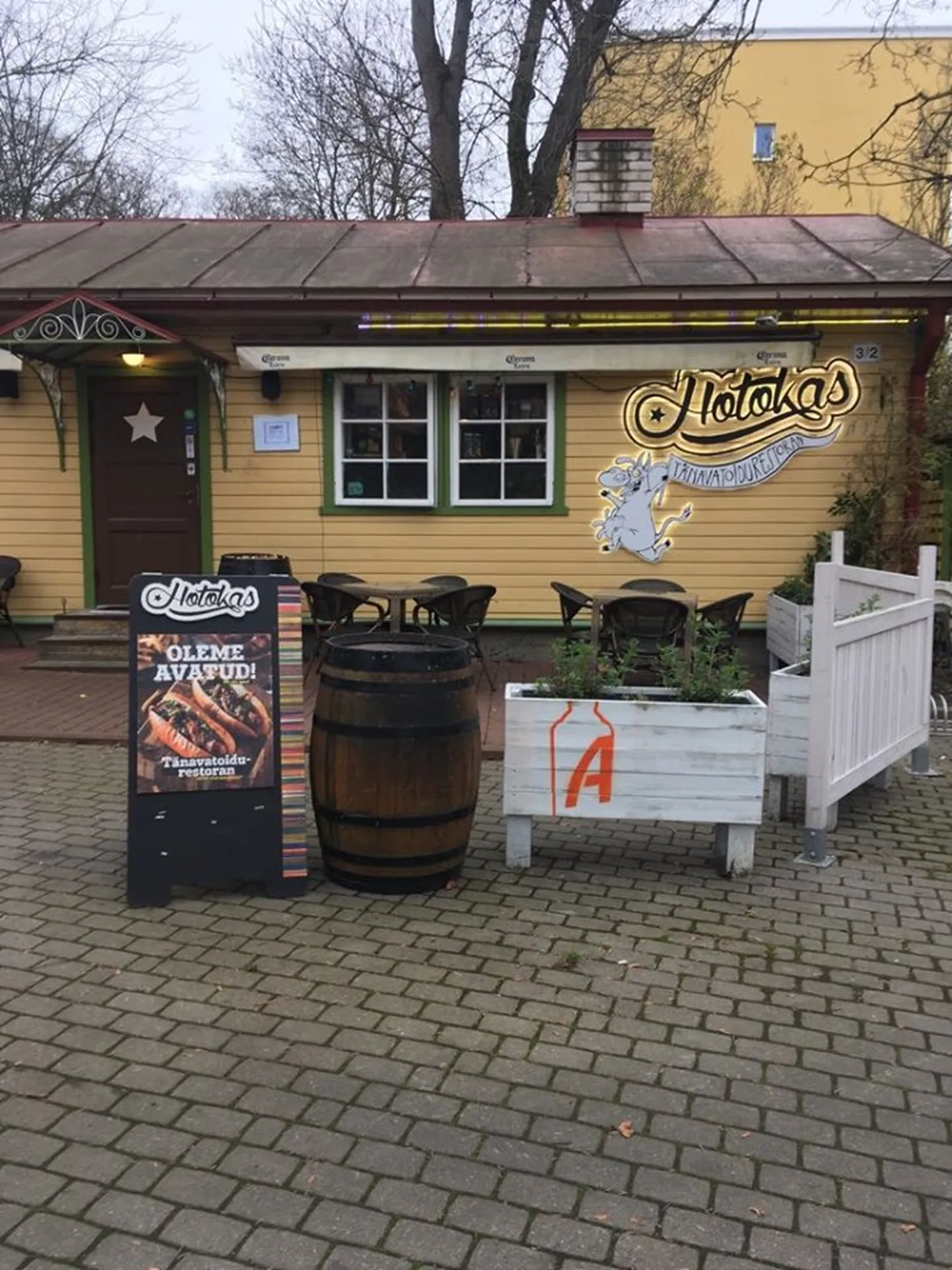 Hot-dogi restoran Hotokas Toompea külje all.