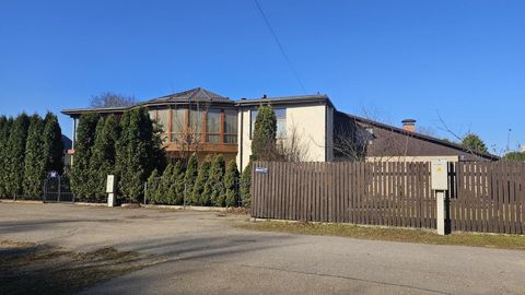 Kas zināms par banketu zāli Pļavniekos, kur lūdzās musulmaņi