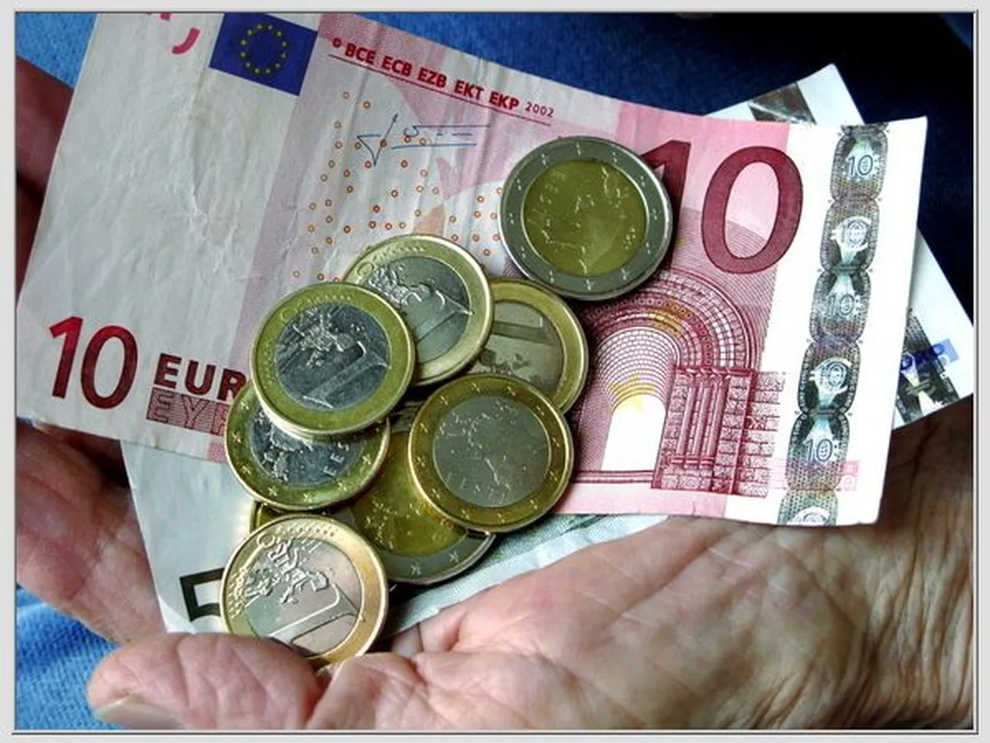 Tartu linn maksab 50 eurot koolitoetust esimesse,teise ja kolmandasse klassi minevatele lastele.