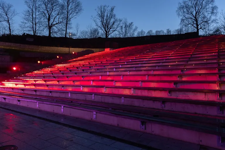 Koroonaohvrite mälestuseks süüdatakse Rakvere Vallimäel 1550 küünalt.