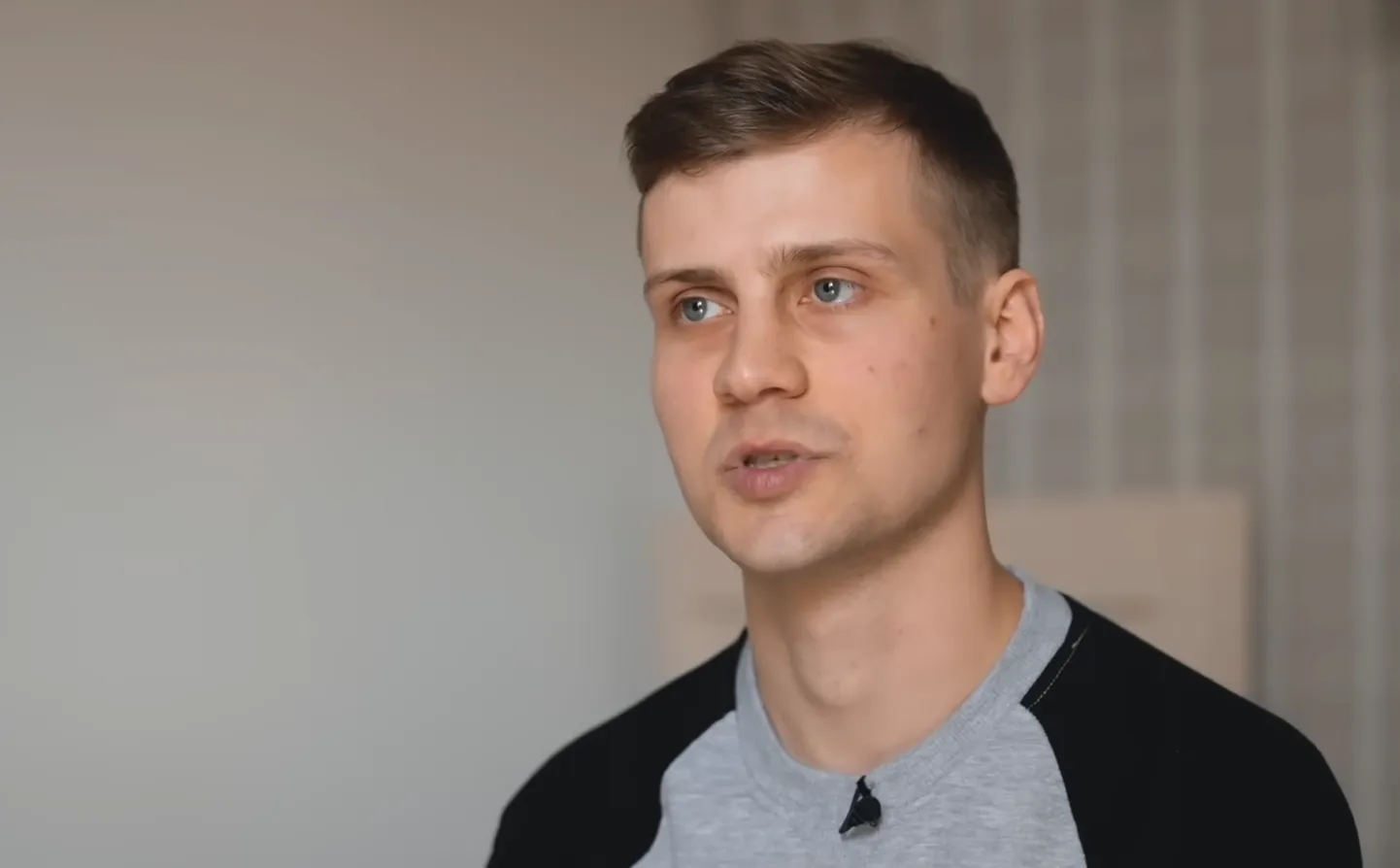 Лейтенант ВКС РФ Дмитрий Мишов после нелегального перехода границы с Литвой дает интервью Би-би-си, июнь 2023 года.