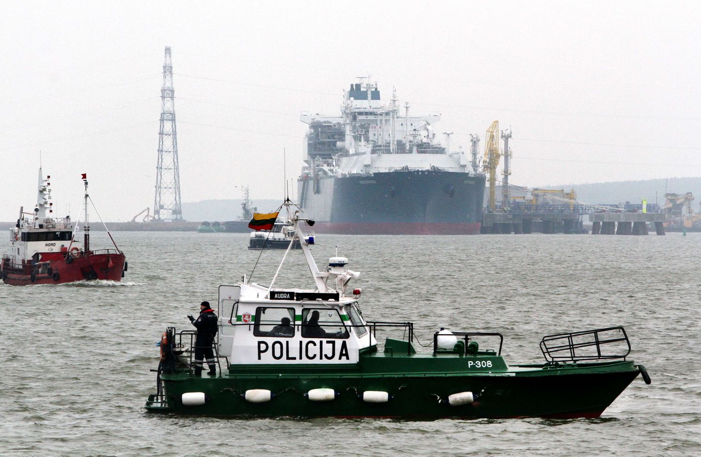 Ujuv LNG-terminal «Independence» Klaipėda sadamas 27. oktoobril 2014.