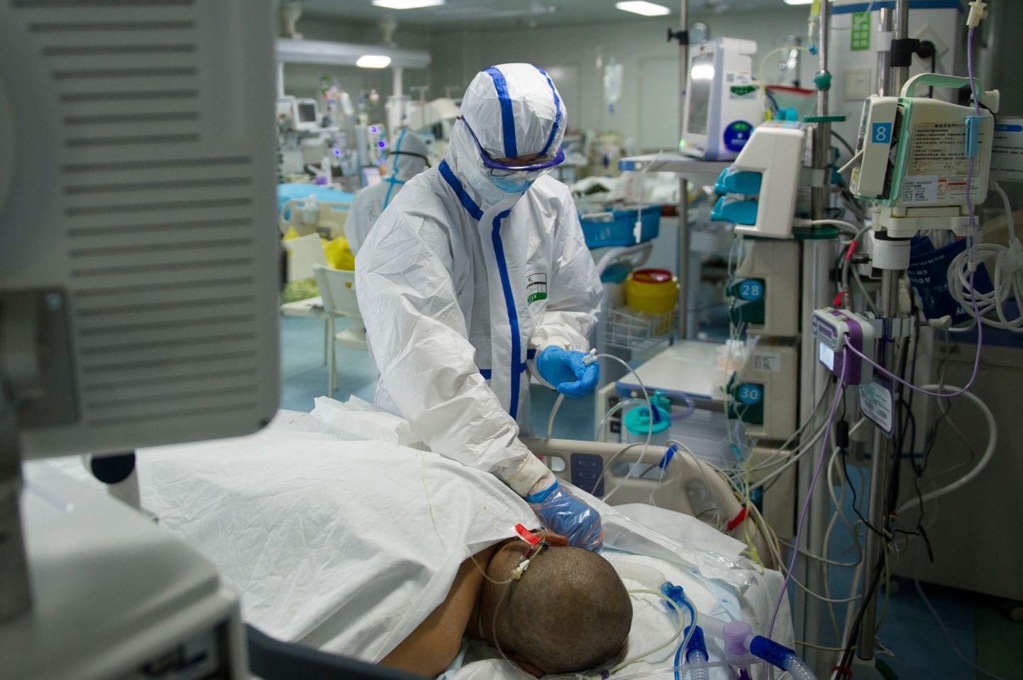 Tänaseks on Hiina teatanud 2715 koroonaviiruse tõttu surnud inimesest. Wuhani haiglas on endiselt kibekiired päevad.