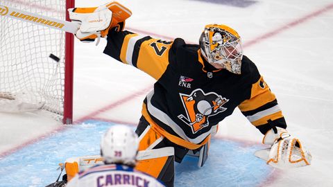 Šilovs piedzīvo zaudējumu NHL sezonas otrajā spēlē; Balinskis svin uzvaru