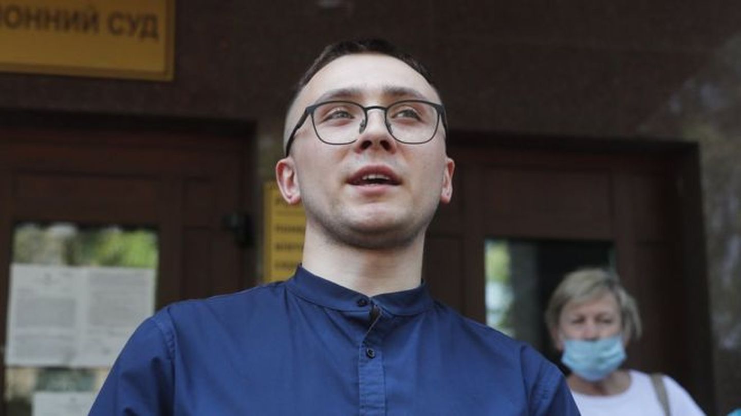 Сергея Стерненко обвиняют в убийстве. Его защита утверждает, что Стерненко действовал в пределах необходимой самообороны.