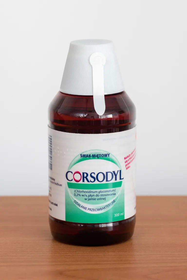 Corsodyl suuvesi.