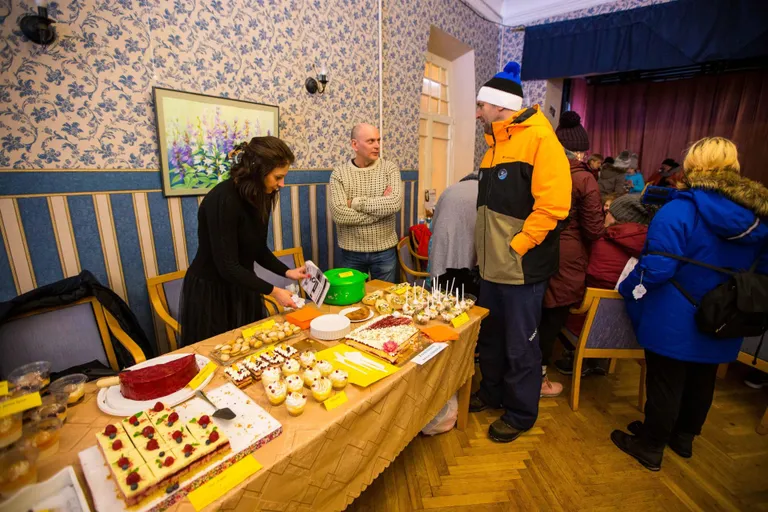 Jäneda mõisas tegutses viiendat korda Papa Krimmi heategevuslik kohvik, millega teenitud tulu läheb Jäneda mõisa veranda remondi toetuseks.