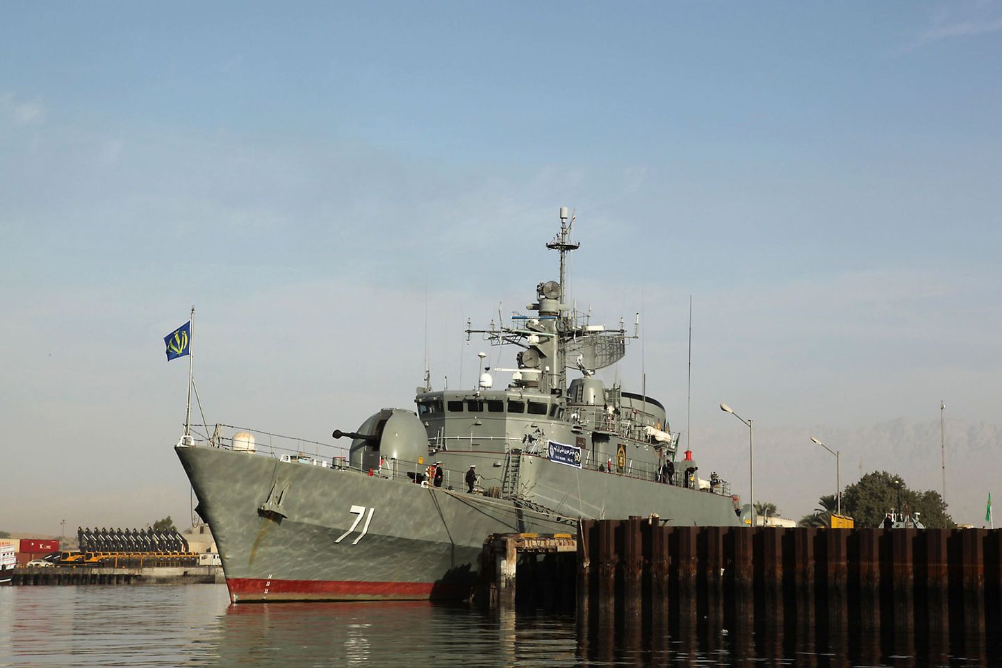 Iraani sõjalaev Alvand lähenemas Suessi kanalile.
